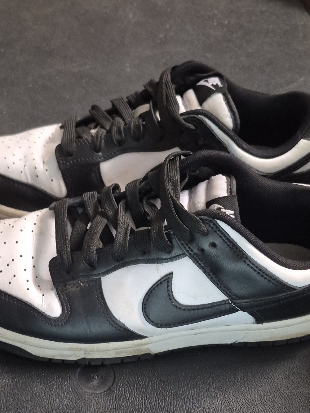 Nike Men’s Black/White Low-Top Sneakers